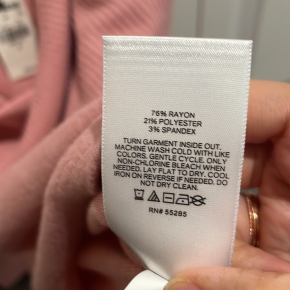 Express off the shoulder top - Picture 4 of 4